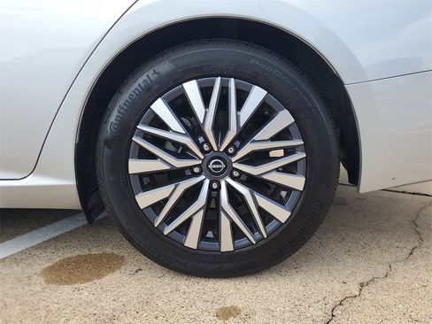 Used 2023 Nissan Altima 2.5 SV image 8