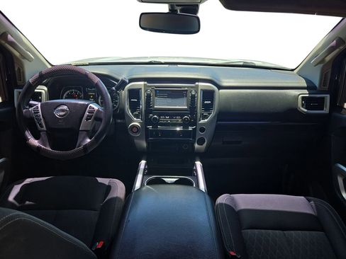 Used 2018 Nissan Titan SV w/ SV Convenience Package RWD image 9