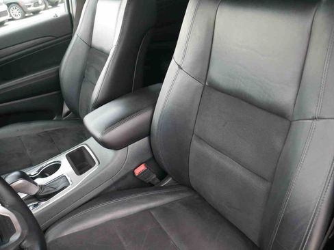 Used 2022 Jeep Grand Cherokee Altitude AWD/4WD image 29