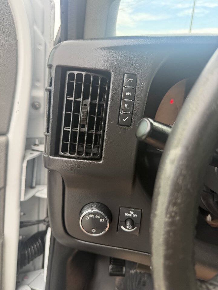 Used 2017 GMC Savana 2500 Extended RWD image 5