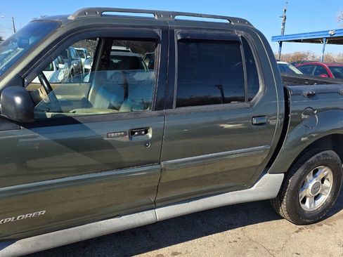 Used 2002 Ford Explorer Sport Trac 4x4 image 2