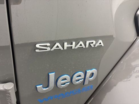 Used 2021 Jeep Wrangler Unlimited Sahara w/ Dual Top Group image 25
