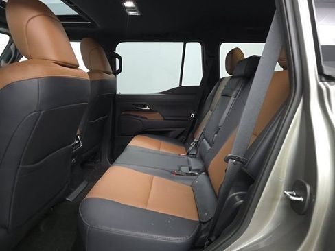 Used 2025 Lexus GX 550 w/ Accessory Package (2T) AWD/4WD image 4
