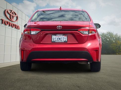 Used 2021 Toyota Corolla LE image 4