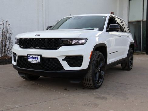 Used 2023 Jeep Grand Cherokee Altitude AWD/4WD image 45