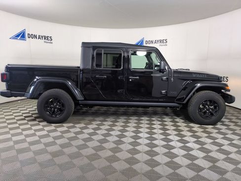 Used 2022 Jeep Gladiator Sport AWD/4WD image 9