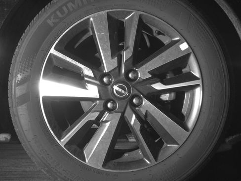 Used 2025 Nissan Versa SV FWD image 10