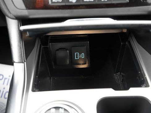 Used 2020 Ford Explorer XLT w/ Equipment Group 202A AWD/4WD image 30