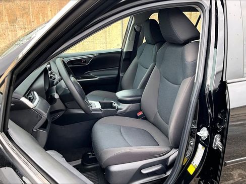 Used 2023 Toyota RAV4 LE AWD/4WD image 8