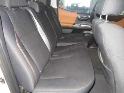 Used 2016 Toyota Tacoma SR5 w/ SR5 Appearance Package (SN) image 29