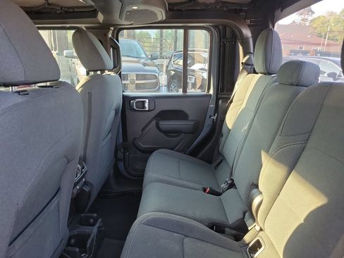 Used 2025 Jeep Gladiator Sport AWD/4WD image 9