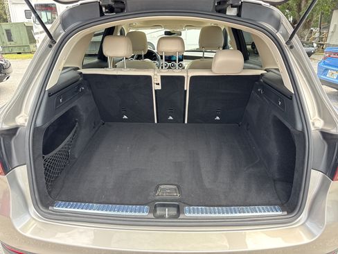 Used 2020 Mercedes-Benz GLC 300 w/ Parking Assistance Package image 32