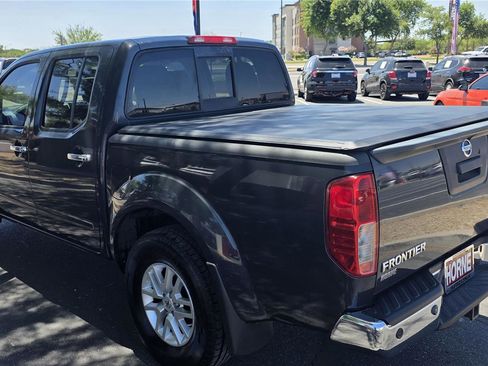 Used 2014 Nissan Frontier SV w/ SV Value Truck Package AWD/4WD image 7