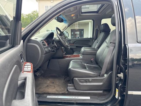 Used 2013 Chevrolet Avalanche LTZ AWD/4WD image 11