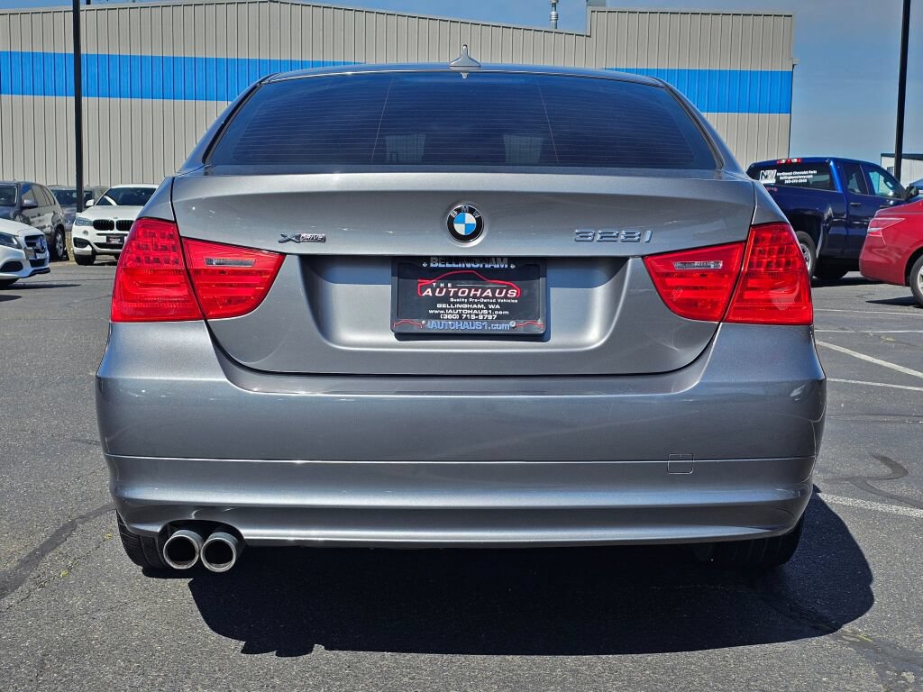 Used 2011 BMW 328i xDrive Sedan AWD/4WD image 4