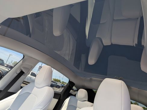 Used 2026 Tesla Model Y 2WD image 18