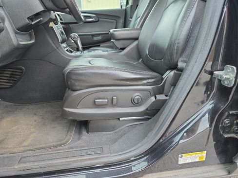 Used 2011 Chevrolet Traverse LT w/ LPO, 'HIT The Road' Package FWD image 17