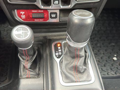 Used 2020 Jeep Wrangler Unlimited Rubicon AWD/4WD image 16