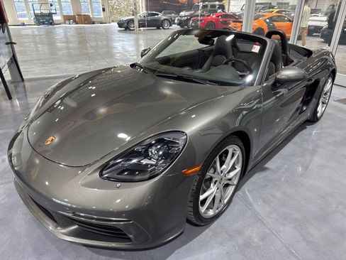 Used 2021 Porsche 718 Boxster image 16