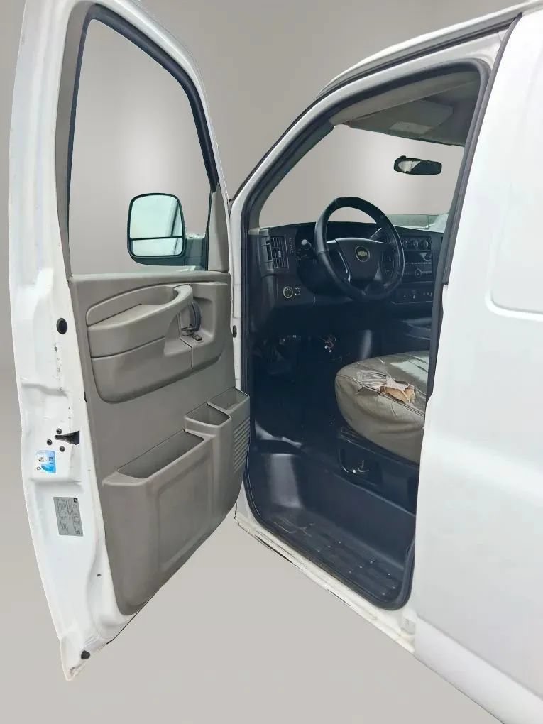 Used 2015 Chevrolet Express 2500 RWD image 19