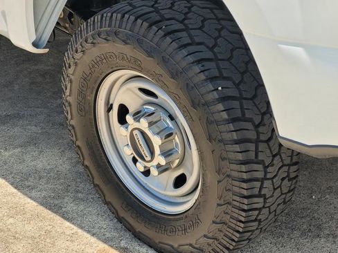 Used 2022 Ford F250 XL w/ Power Equipment Group AWD/4WD image 7
