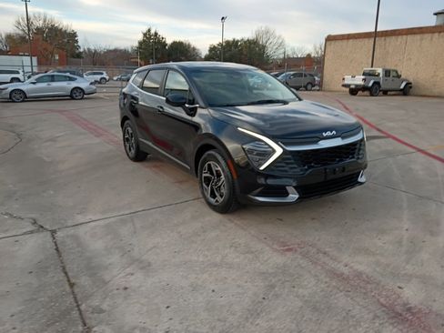 Used 2024 Kia Sportage LX image 6