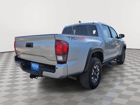 Used 2019 Toyota Tacoma TRD Off-Road w/ Technology Package AWD/4WD image 4