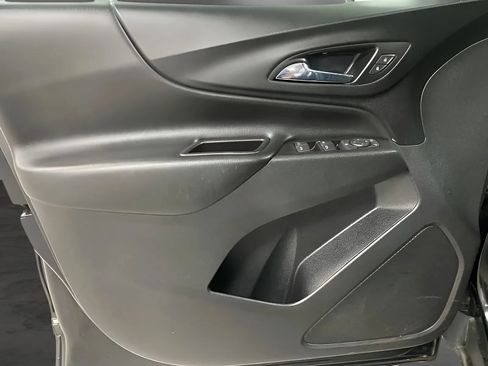 Used 2020 Chevrolet Equinox LT FWD image 10