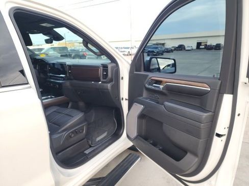Used 2024 Chevrolet Silverado 1500 High Country image 30
