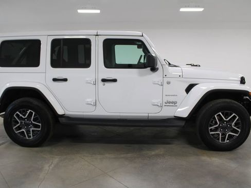 Used 2024 Jeep Wrangler Sahara image 11