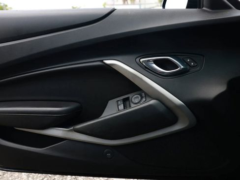 Used 2016 Chevrolet Camaro SS RWD image 41