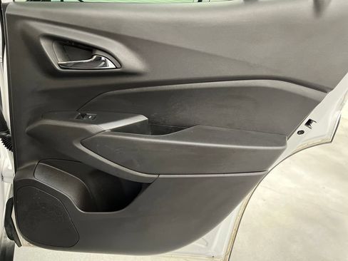 Used 2025 Chevrolet Trax LT FWD image 25