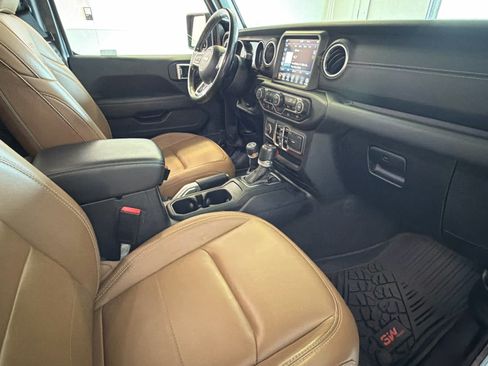Used 2021 Jeep Gladiator Overland w/ Popular Equipment Package AWD/4WD image 19
