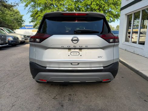 Used 2021 Nissan Rogue SV image 6