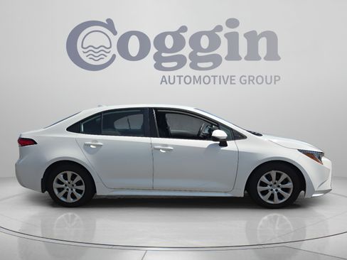 Used 2025 Toyota Corolla LE FWD image 6