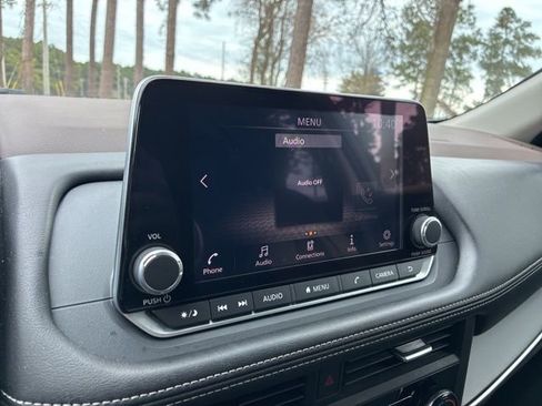 Used 2023 Nissan Rogue S image 30