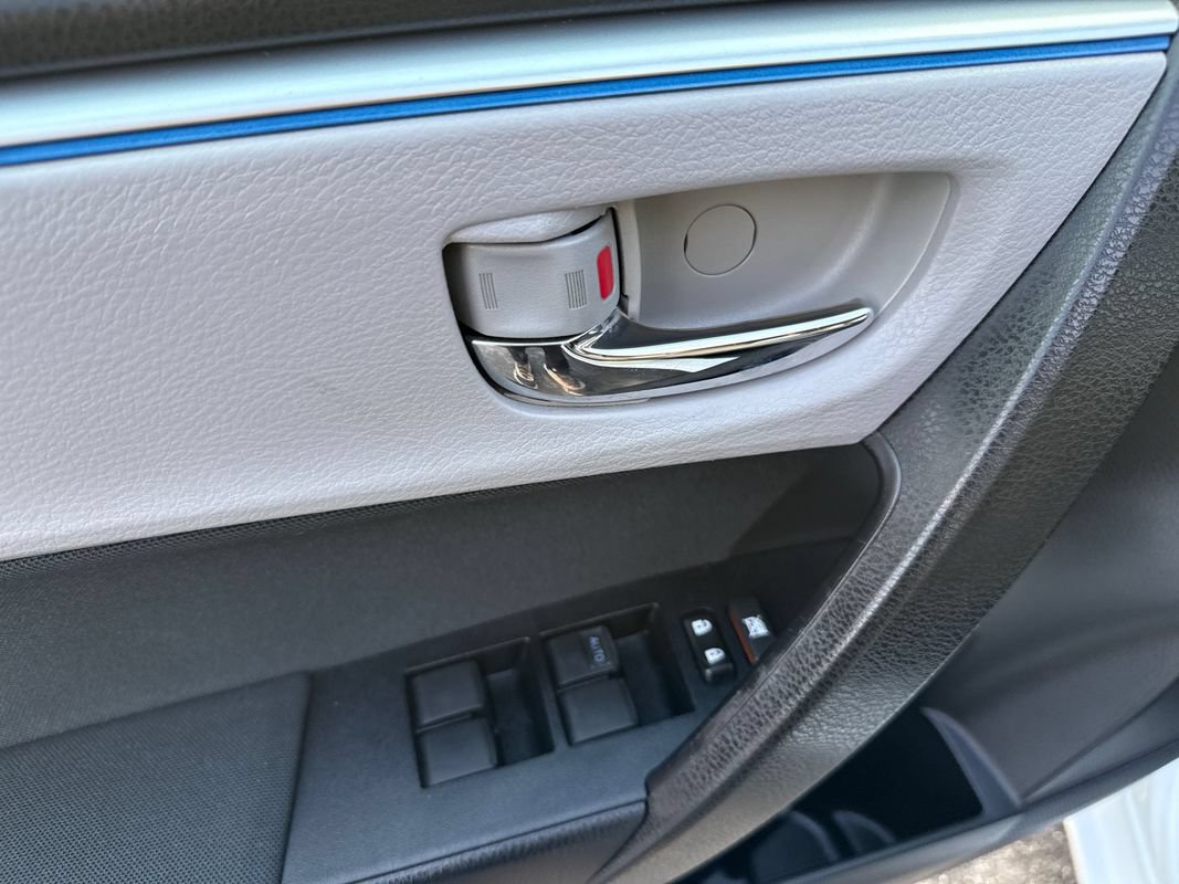 Used 2016 Toyota Corolla LE FWD image 15