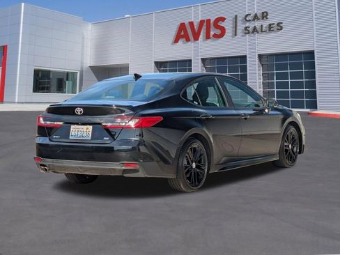 Used 2025 Toyota Camry SE image 6