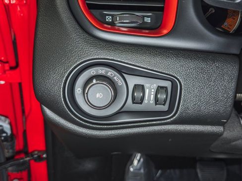 Used 2019 Jeep Renegade Trailhawk w/ UConnect 8.4 Nav Group image 26