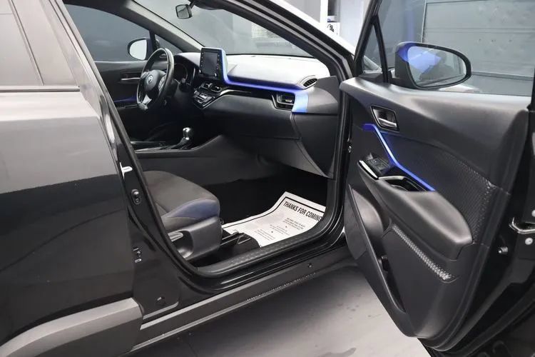 Used 2022 Toyota C-HR XLE FWD image 16