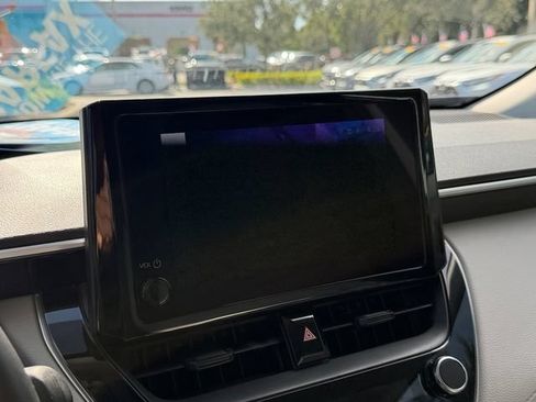 Used 2025 Toyota Corolla Cross LE FWD image 23