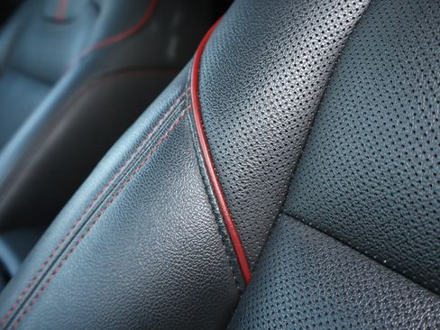 Used 2024 Chevrolet Trax RS w/ Sunroof Package FWD image 10