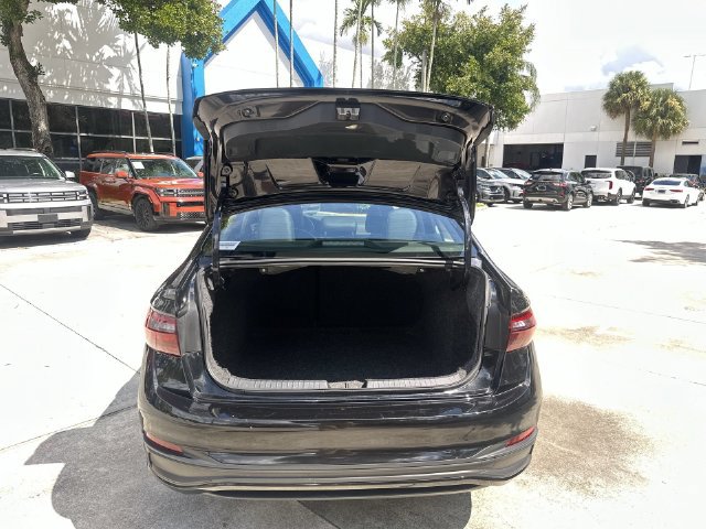 Used 2024 Volkswagen Jetta SE FWD image 28