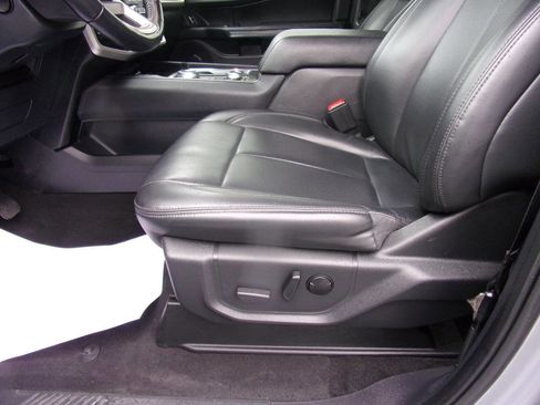 Used 2024 Ford Expedition XLT image 23