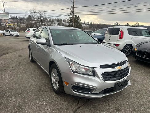 Used 2015 Chevrolet Cruze LT image 2