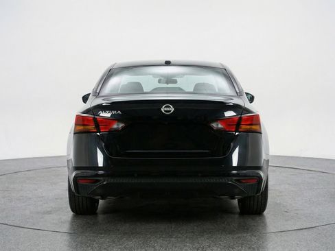 Used 2025 Nissan Altima 2.5 SV FWD image 7