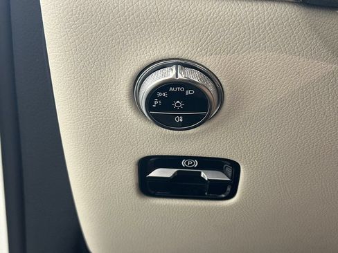 Used 2024 Mercedes-Benz GLC 300 4MATIC image 8