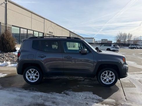 Used 2019 Jeep Renegade Latitude w/ Cold Weather Group image 5