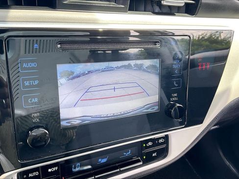 Used 2018 Toyota Corolla LE FWD image 48