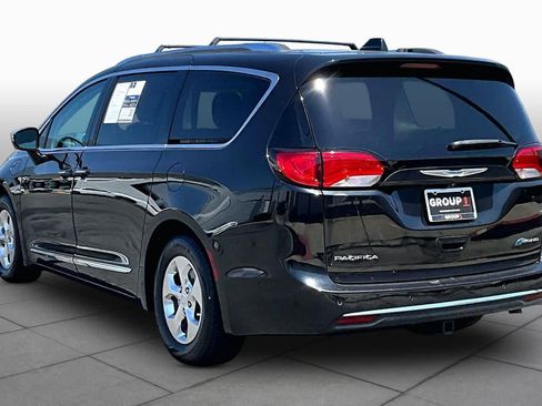 Used 2018 Chrysler Pacifica Limited w/ Advanced Safetytec Group FWD image 11